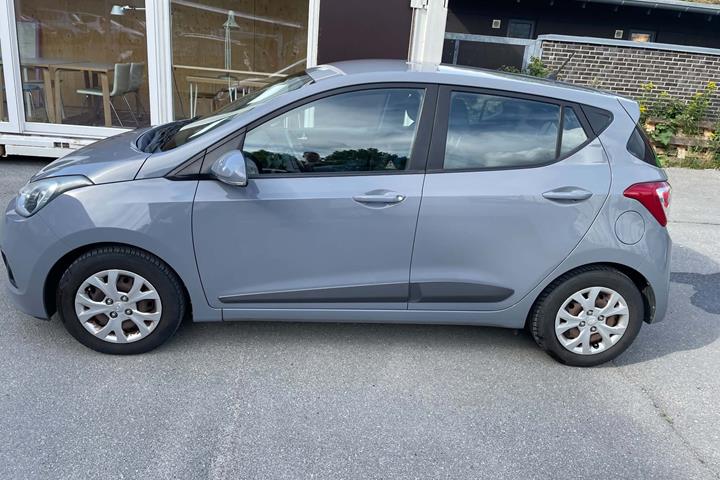 Grå Hyundai i10 fra 2015