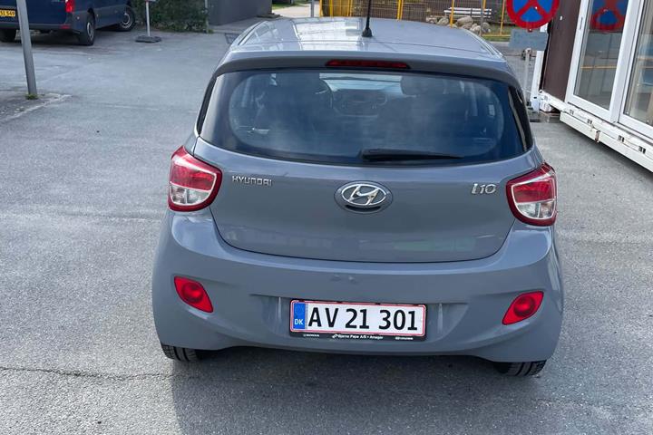 Grå Hyundai i10 fra 2015