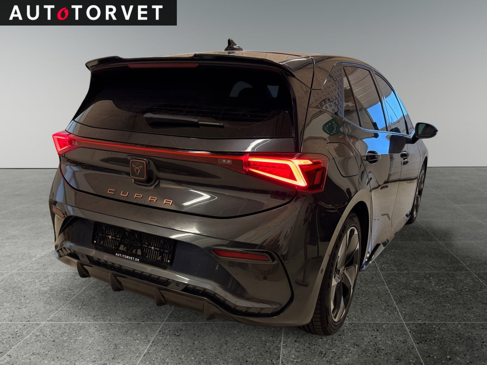 Grå Cupra Born fra 2023