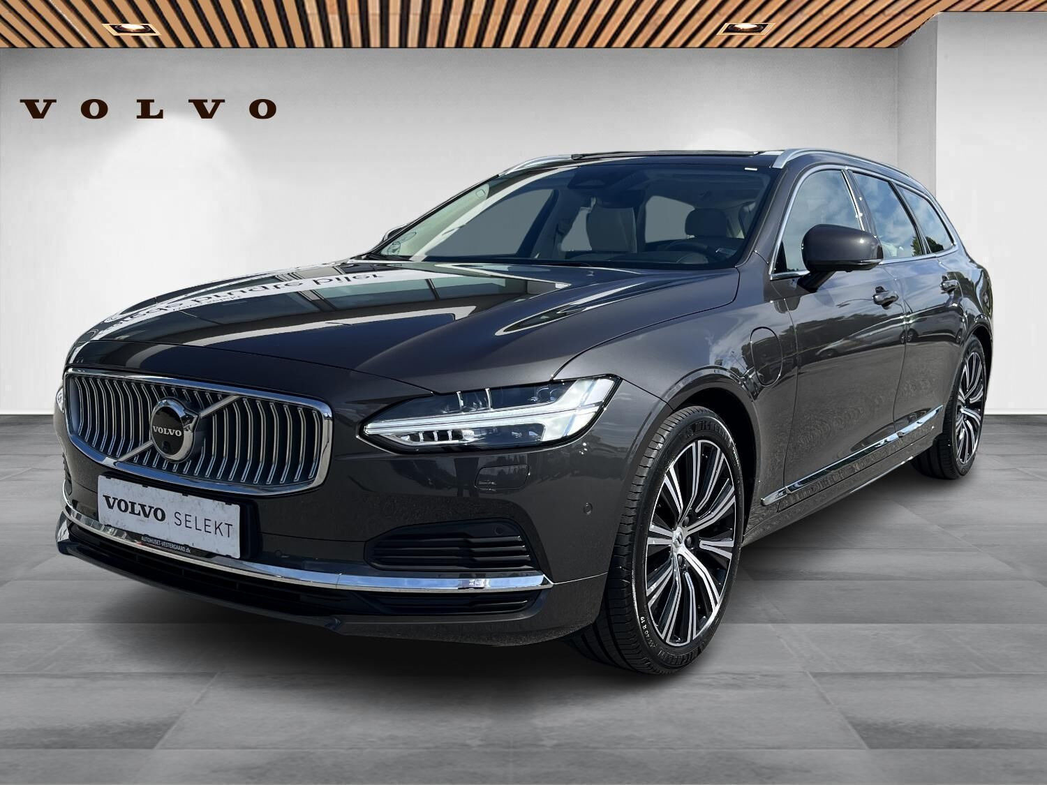 Grå Volvo V90 fra 2023