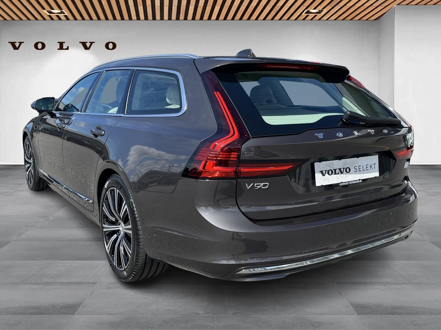 Grå Volvo V90 fra 2023