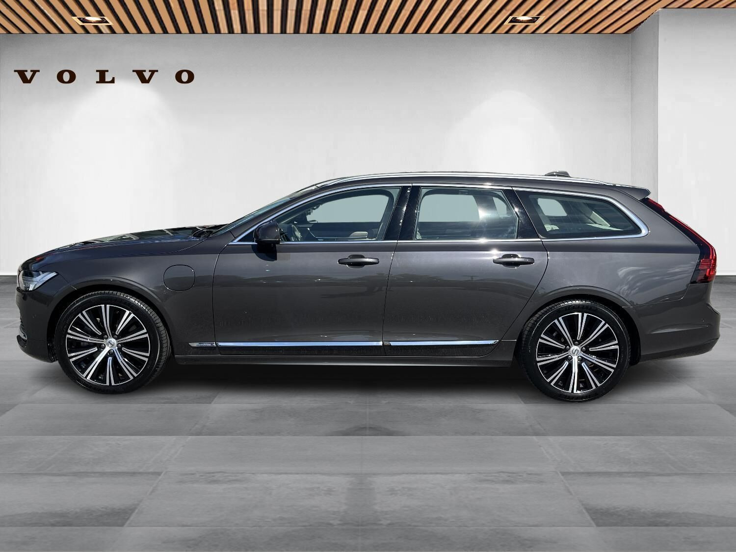 Grå Volvo V90 fra 2023