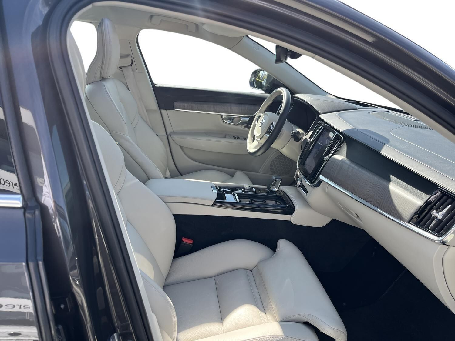 Grå Volvo V90 fra 2023