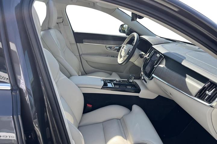 Grå Volvo V90 fra 2023
