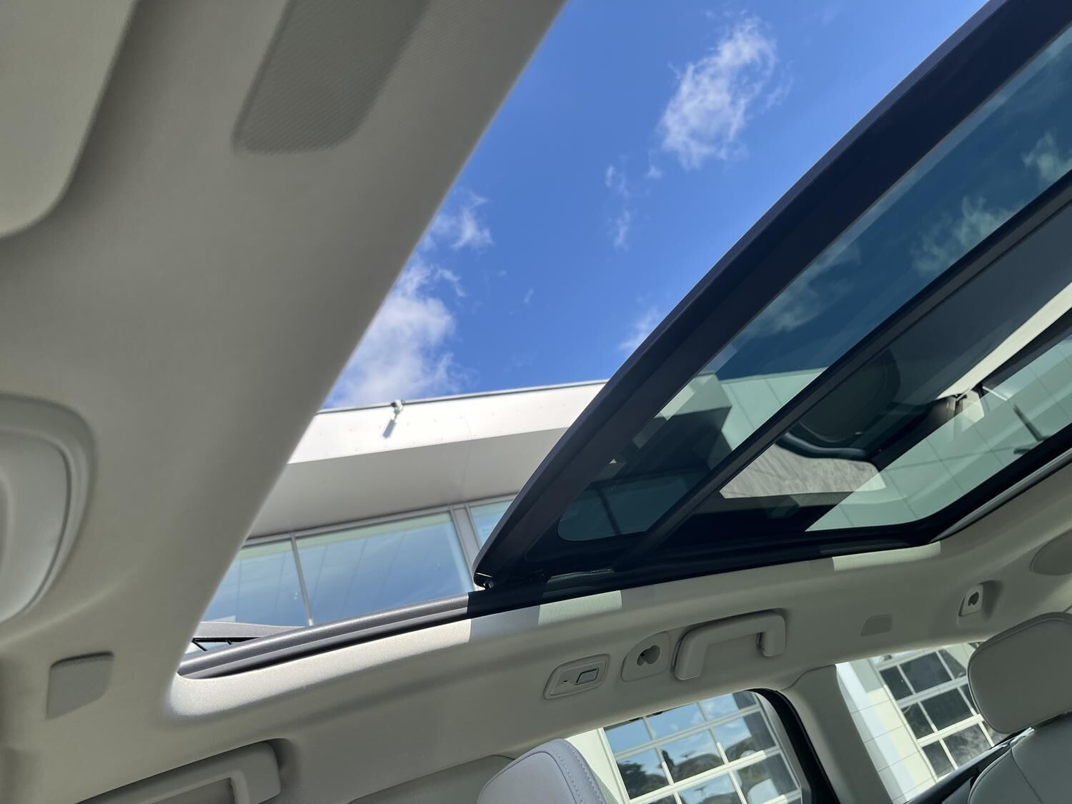 Grå Volvo V90 fra 2023