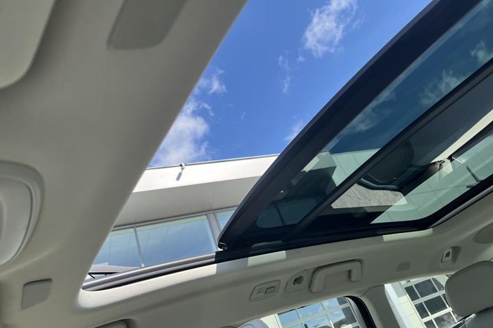 Grå Volvo V90 fra 2023