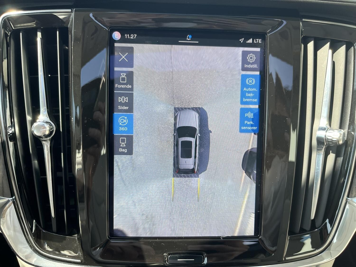 Grå Volvo V90 fra 2023