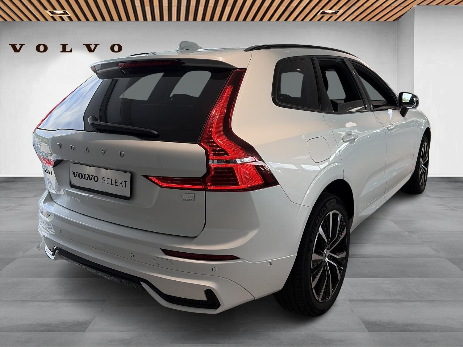 Hvid Volvo XC60 fra 2023
