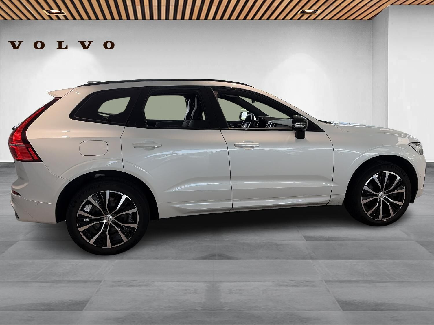 Hvid Volvo XC60 fra 2023