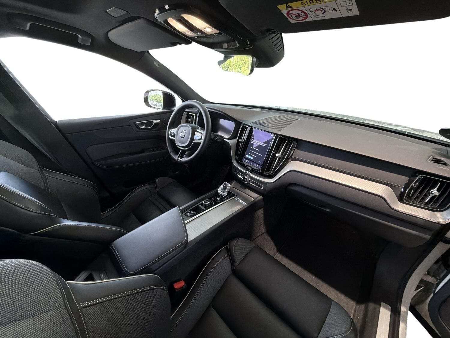 Hvid Volvo XC60 fra 2023