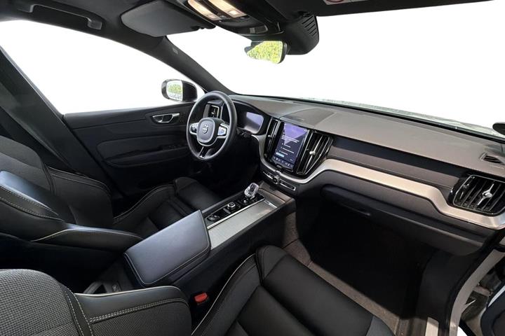 Hvid Volvo XC60 fra 2023