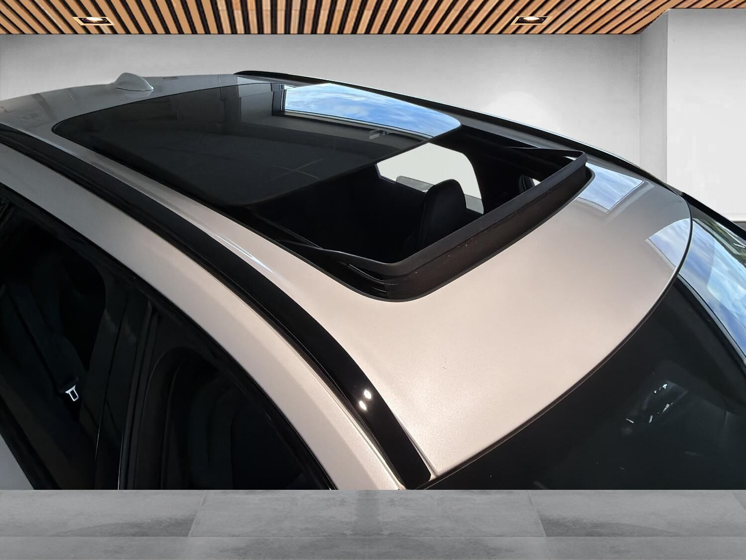 Hvid Volvo XC60 fra 2023