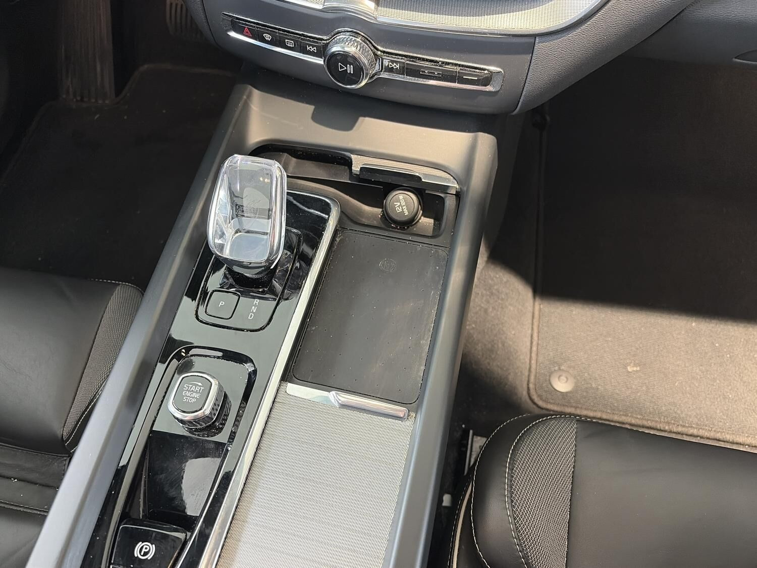 Hvid Volvo XC60 fra 2023