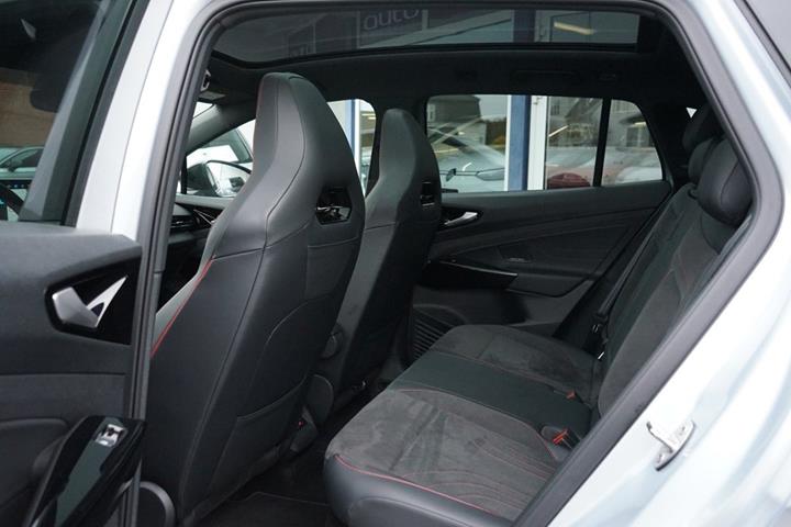 Sølv VW ID.4 fra 2026