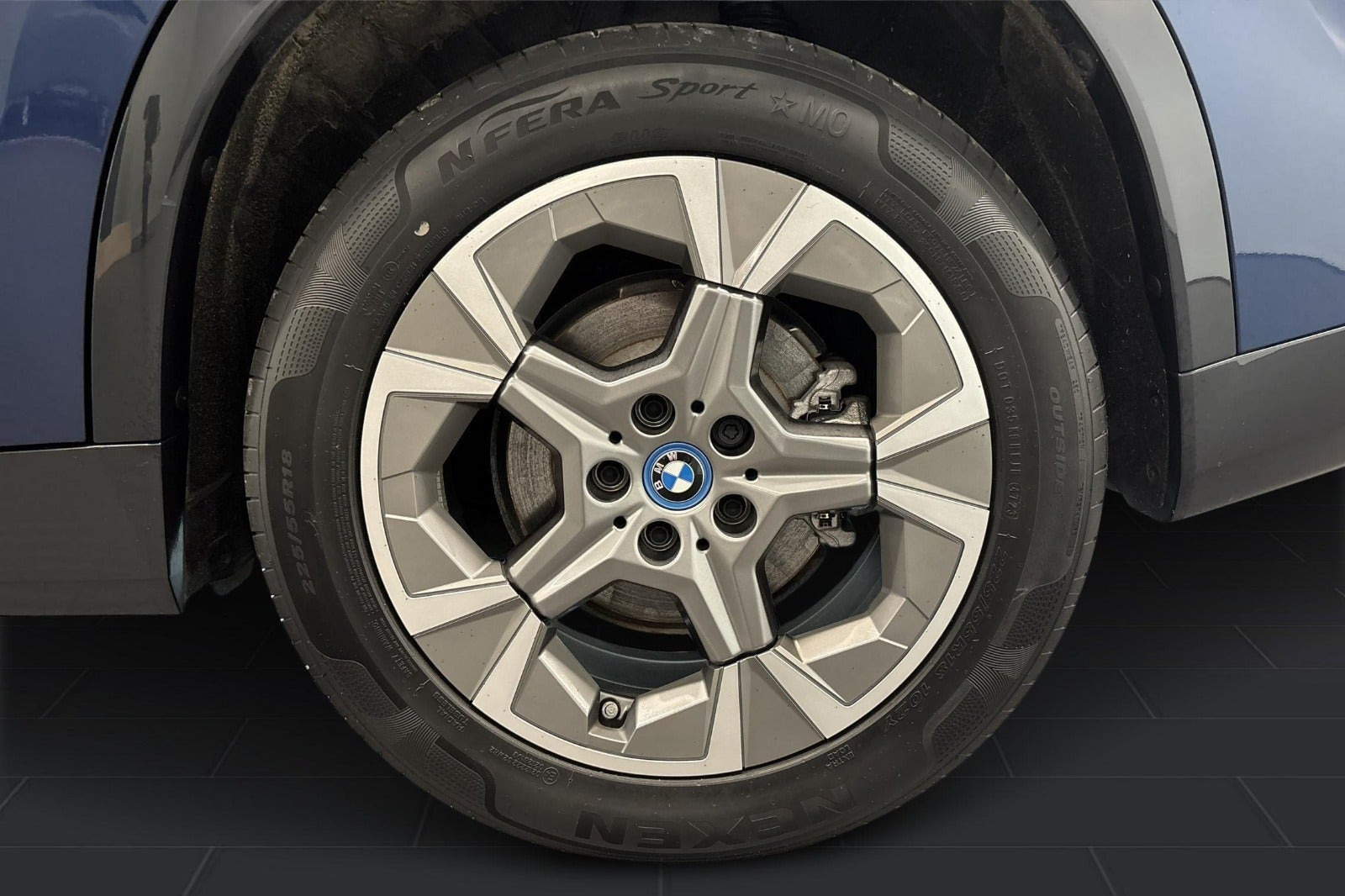 Blå BMW iX1 fra 2024