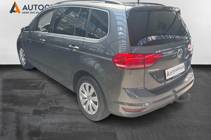 Grå VW Touran fra 2020
