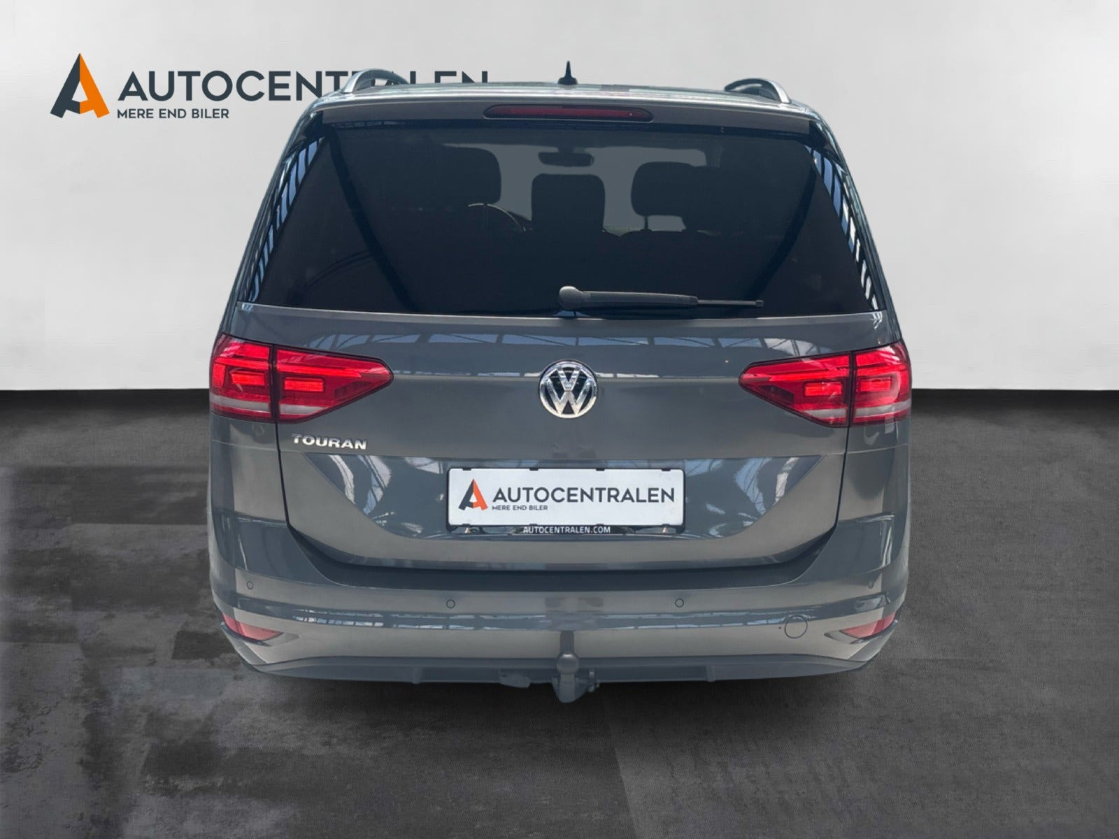 Grå VW Touran fra 2020