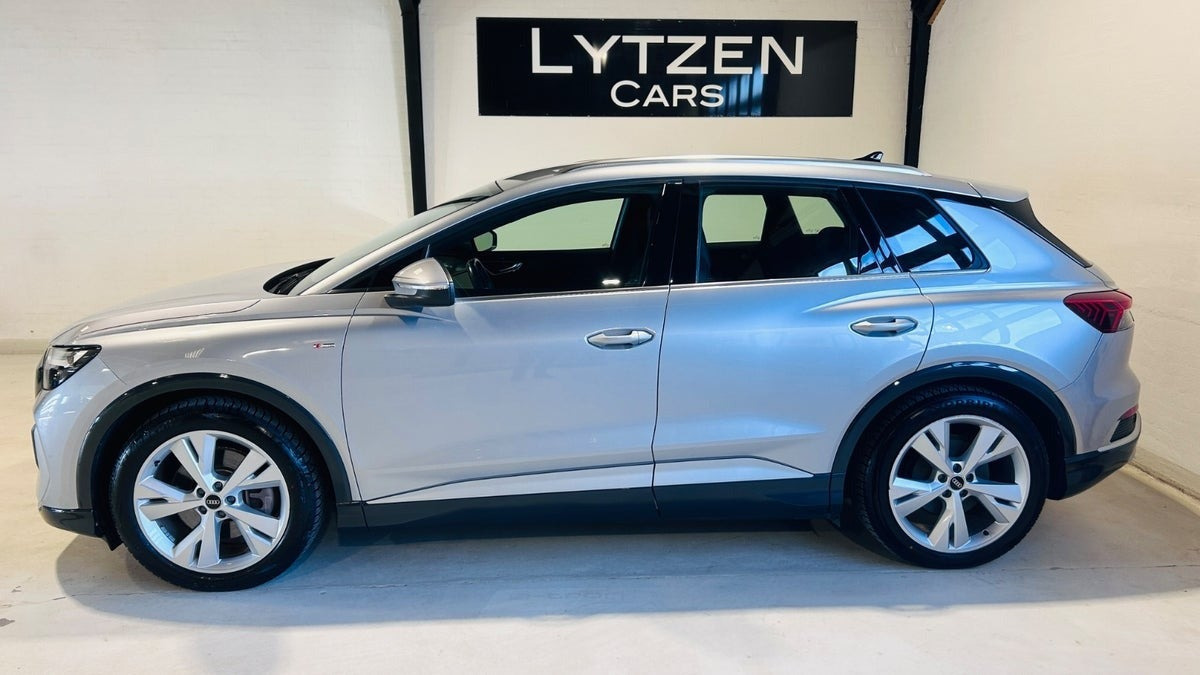 Sølv Audi Q4 e-tron fra 2022