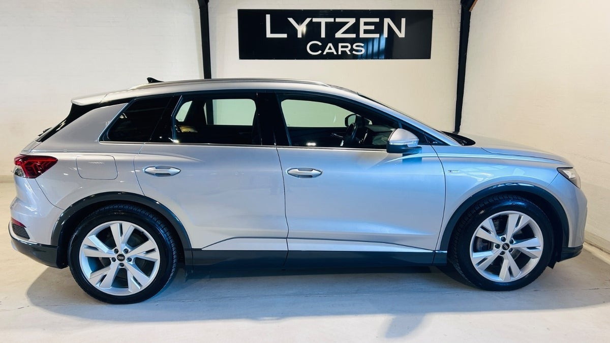 Sølv Audi Q4 e-tron fra 2022