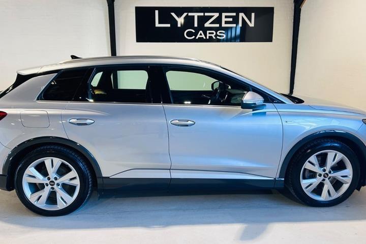 Sølv Audi Q4 e-tron fra 2022