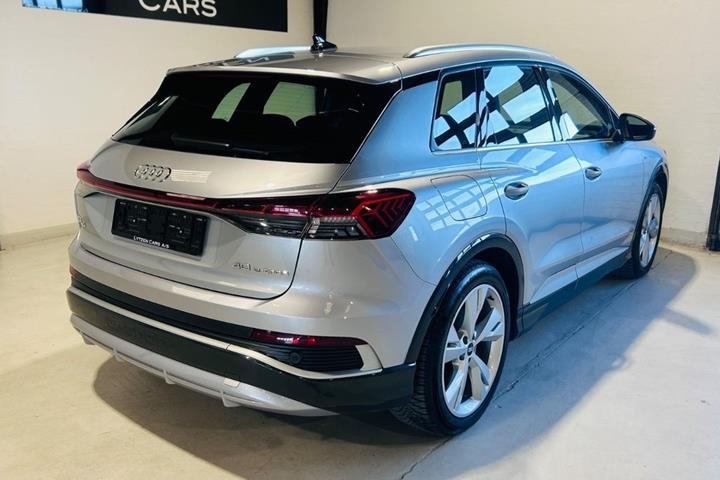 Sølv Audi Q4 e-tron fra 2022