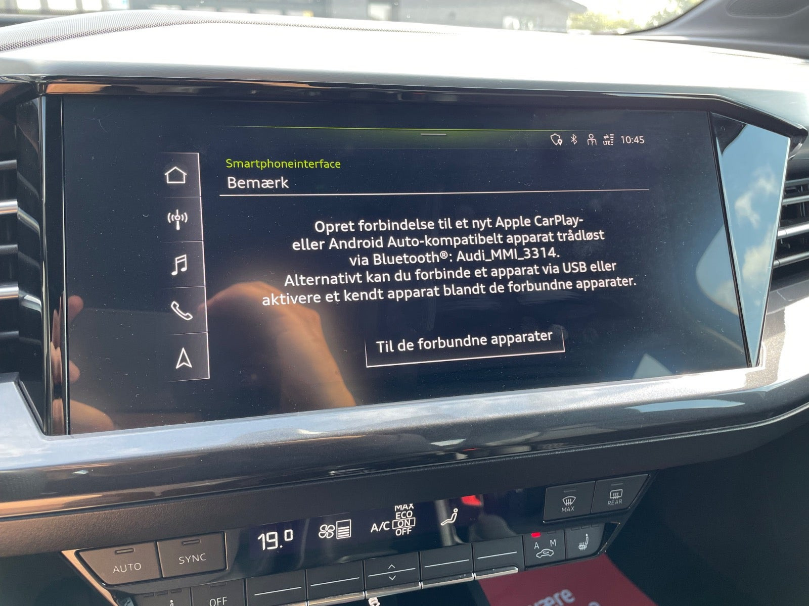 Sølv Audi Q4 e-tron fra 2022