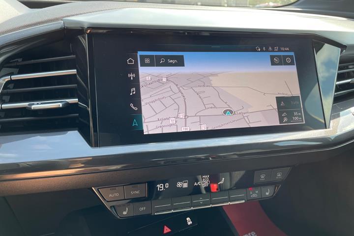 Sølv Audi Q4 e-tron fra 2022