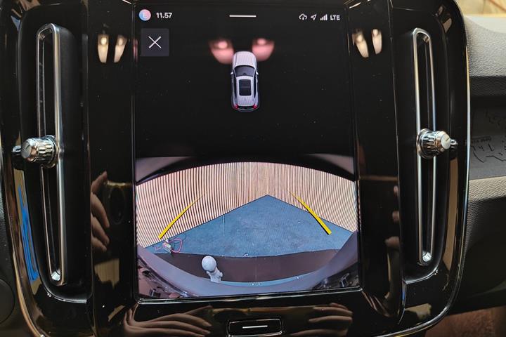 Beige Volvo XC40 fra 2023