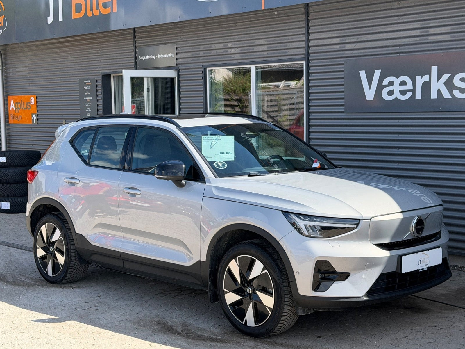 Sølv Volvo XC40 fra 2024