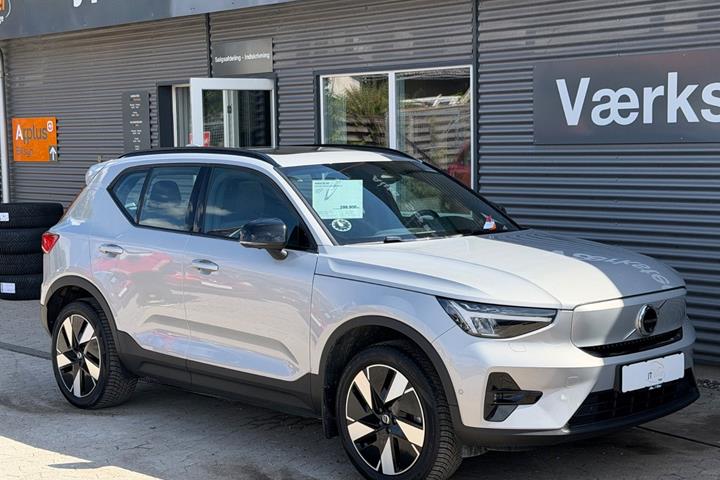 Sølv Volvo XC40 fra 2024