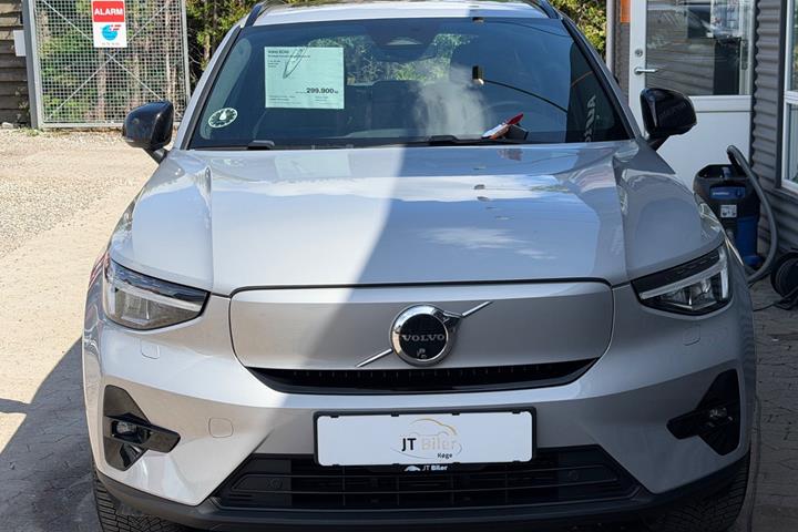 Sølv Volvo XC40 fra 2024