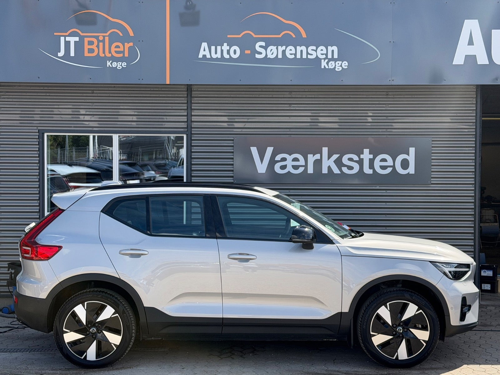Sølv Volvo XC40 fra 2024