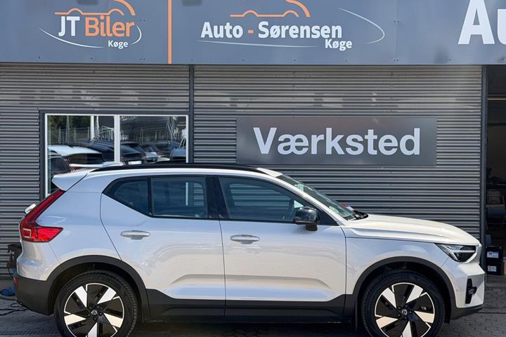 Sølv Volvo XC40 fra 2024