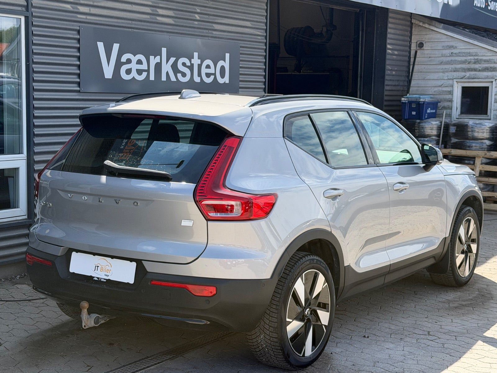 Sølv Volvo XC40 fra 2024