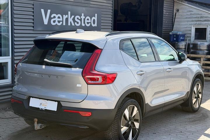 Sølv Volvo XC40 fra 2024