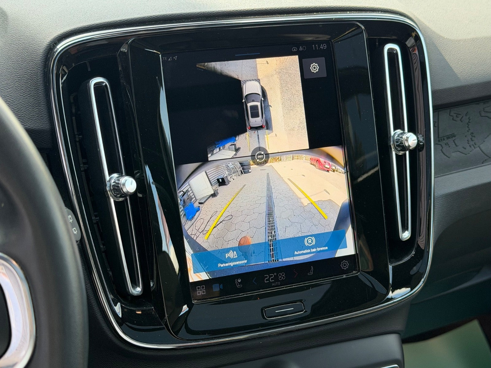 Sølv Volvo XC40 fra 2024