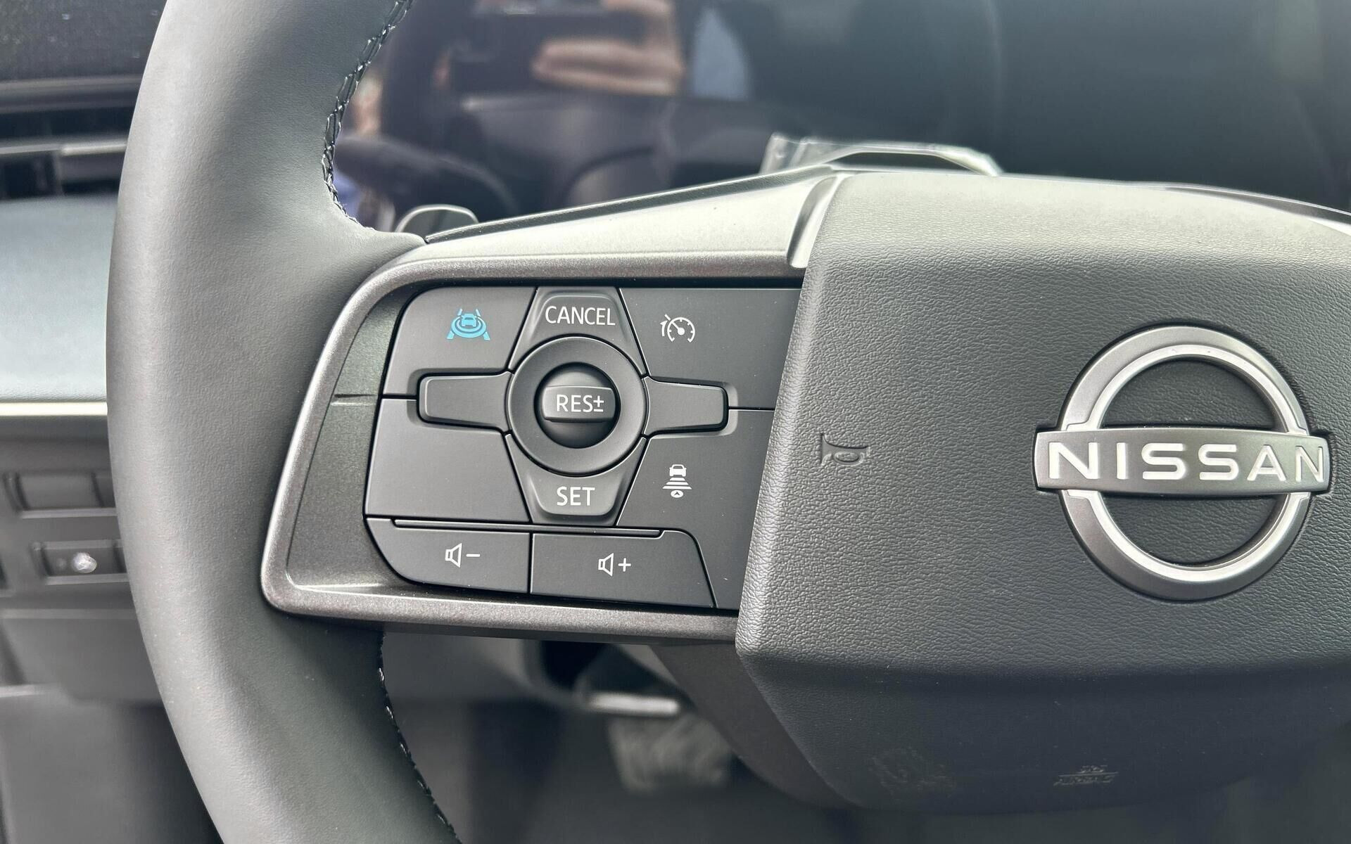 Blå Nissan Leaf fra 2026