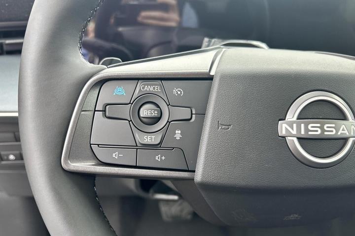 Blå Nissan Leaf fra 2026