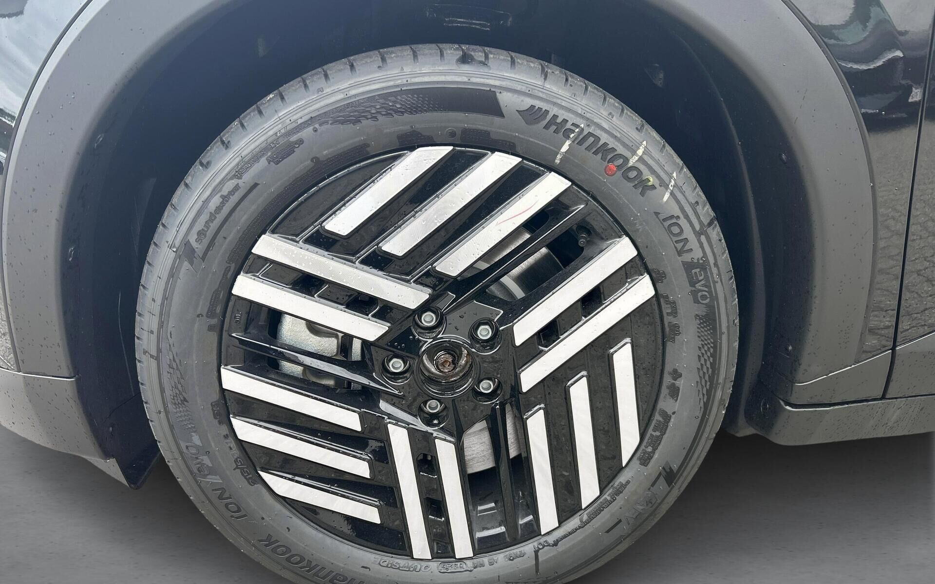 Sort Nissan Leaf fra 2026