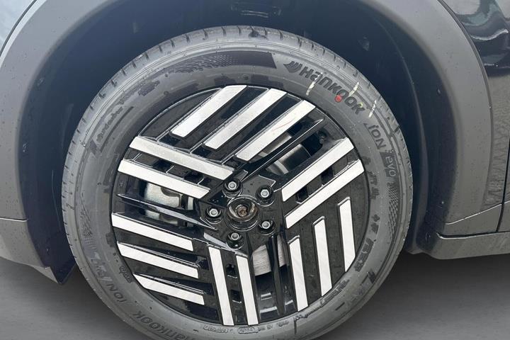 Sort Nissan Leaf fra 2026