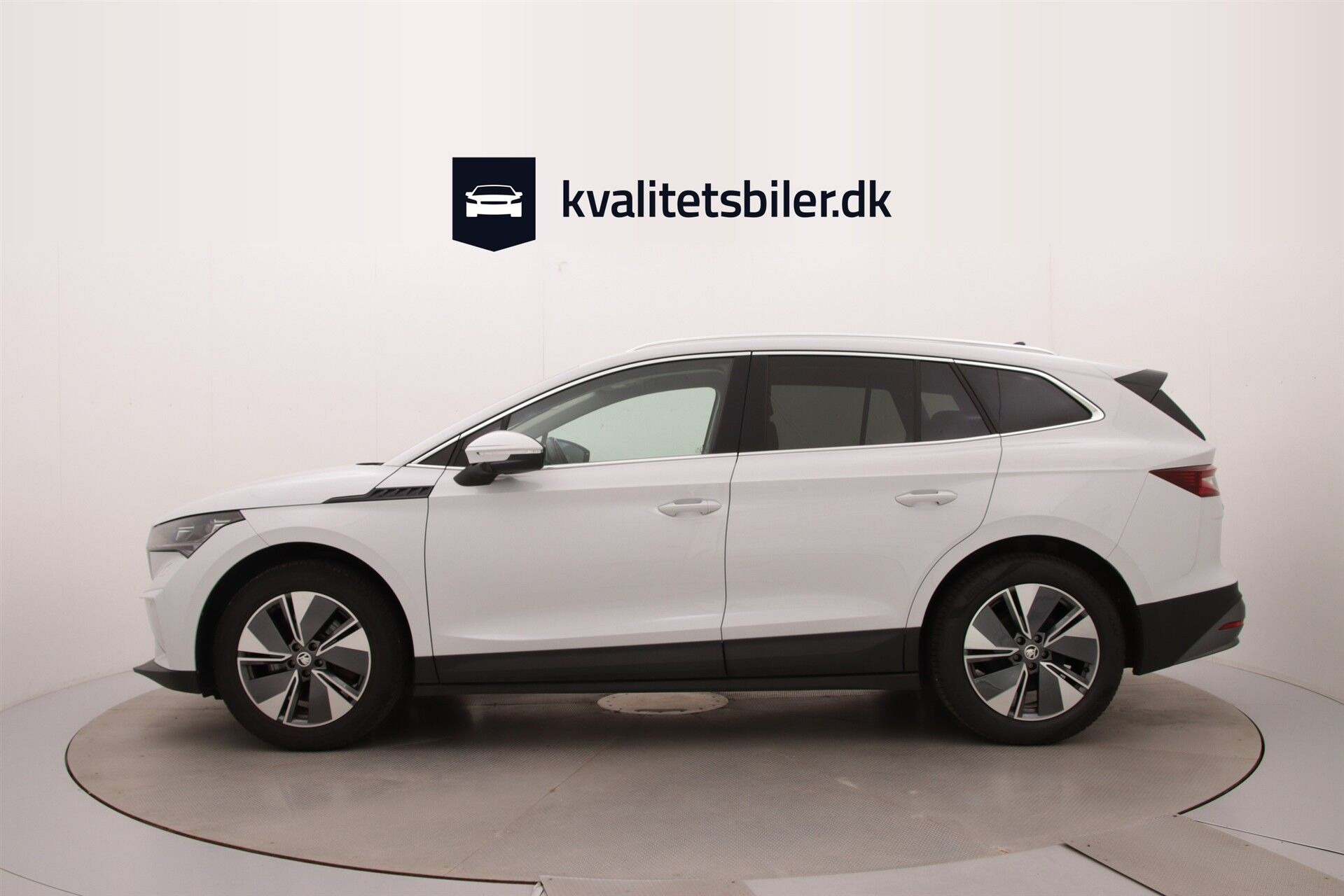 Hvid Skoda Enyaq fra 2023