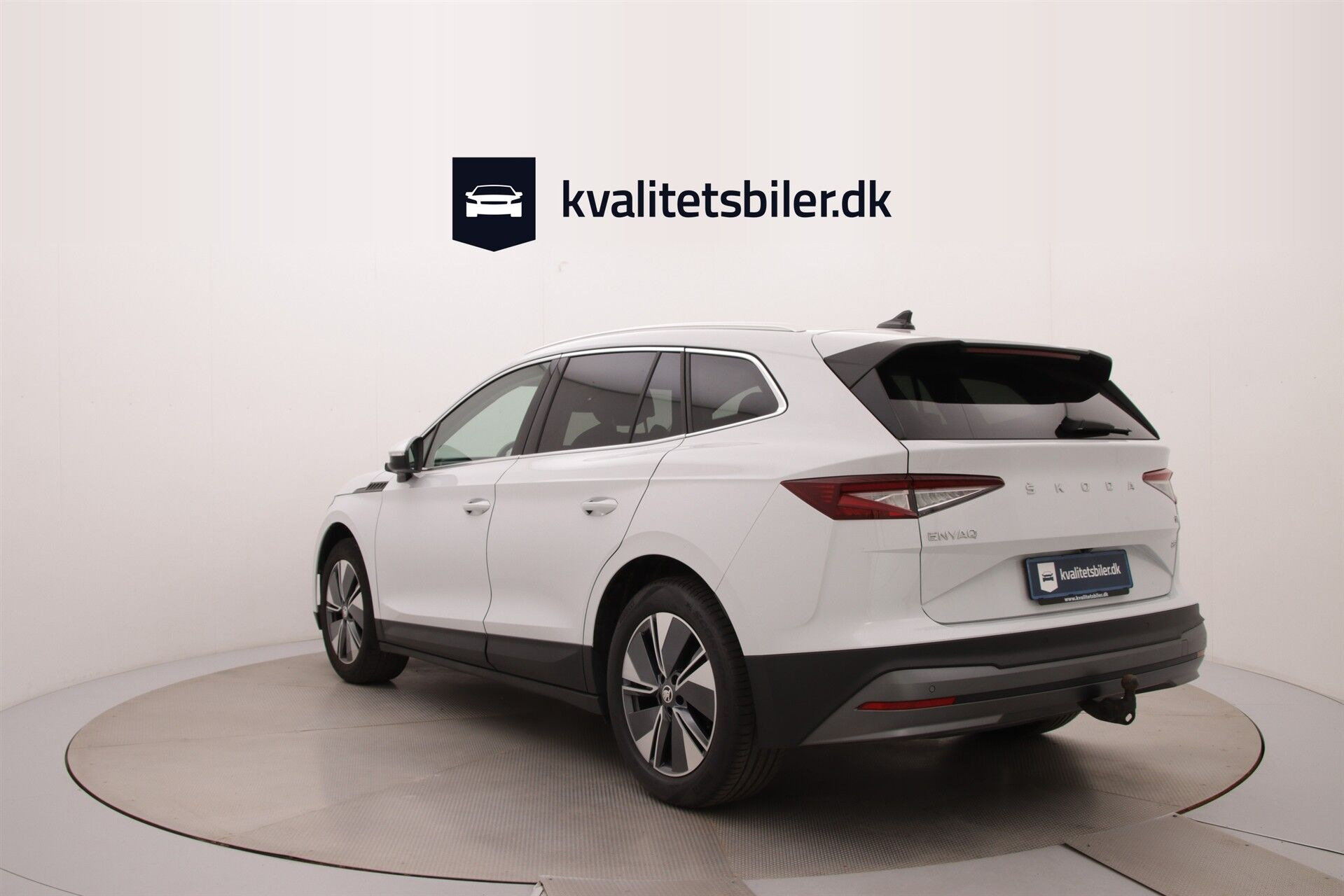 Hvid Skoda Enyaq fra 2023