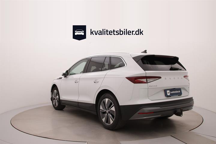 Hvid Skoda Enyaq fra 2023