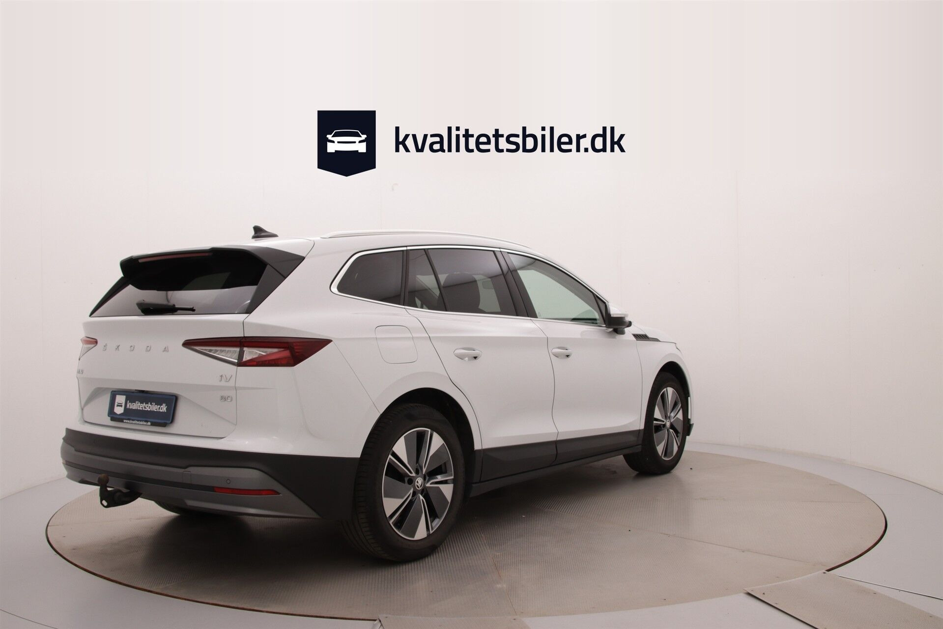 Hvid Skoda Enyaq fra 2023