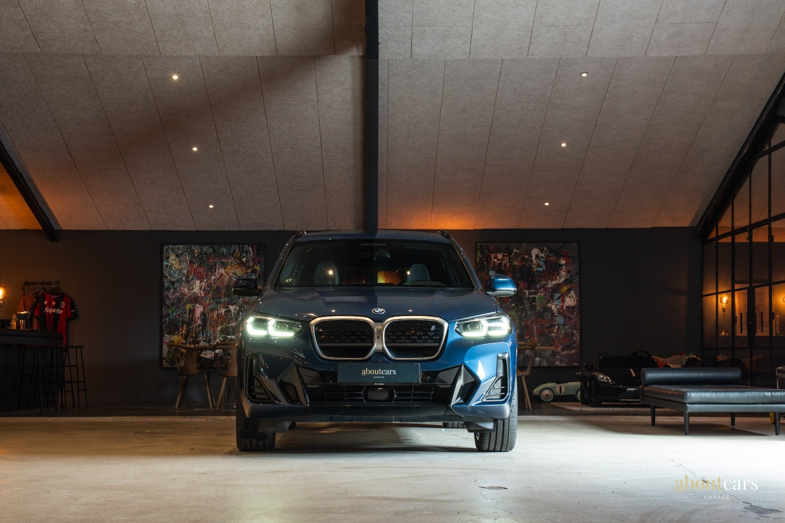 Blå BMW iX3 fra 2022