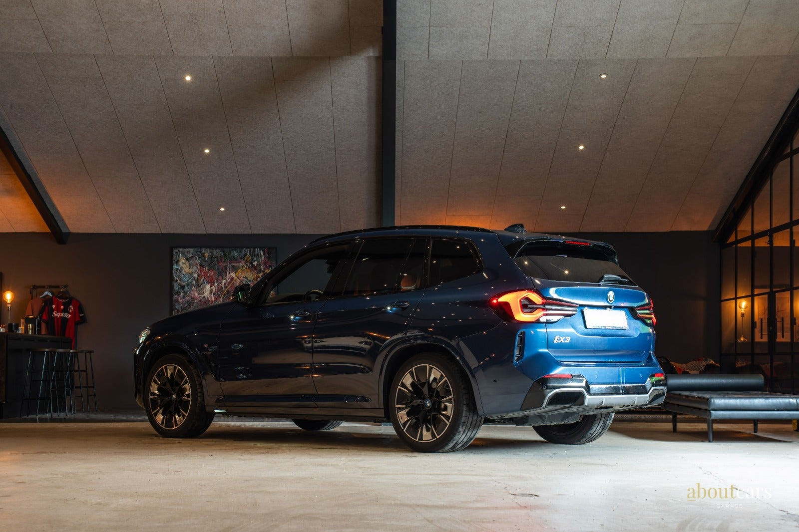 Blå BMW iX3 fra 2022