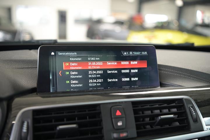 Hvid BMW 330i fra 2018