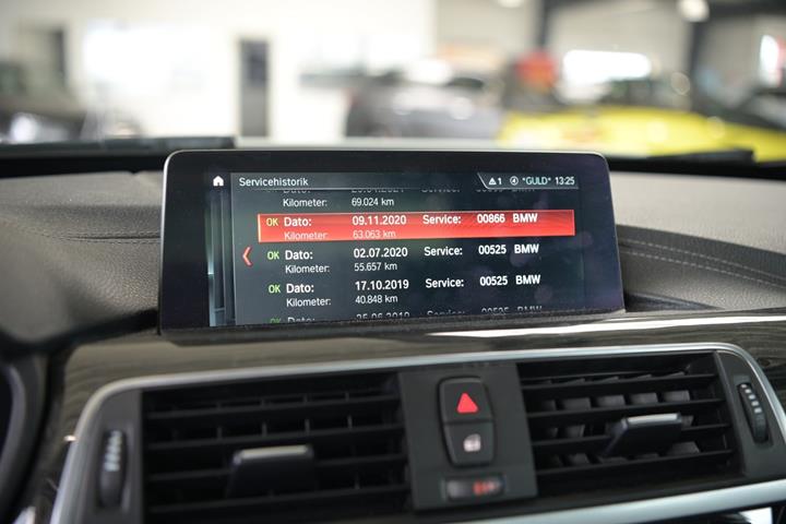 Hvid BMW 330i fra 2018