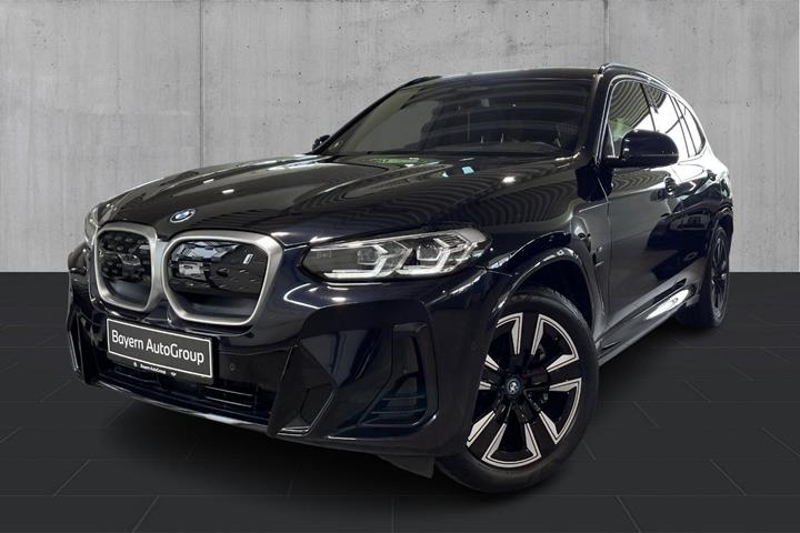 Sort BMW iX3 fra 2023 set udefra