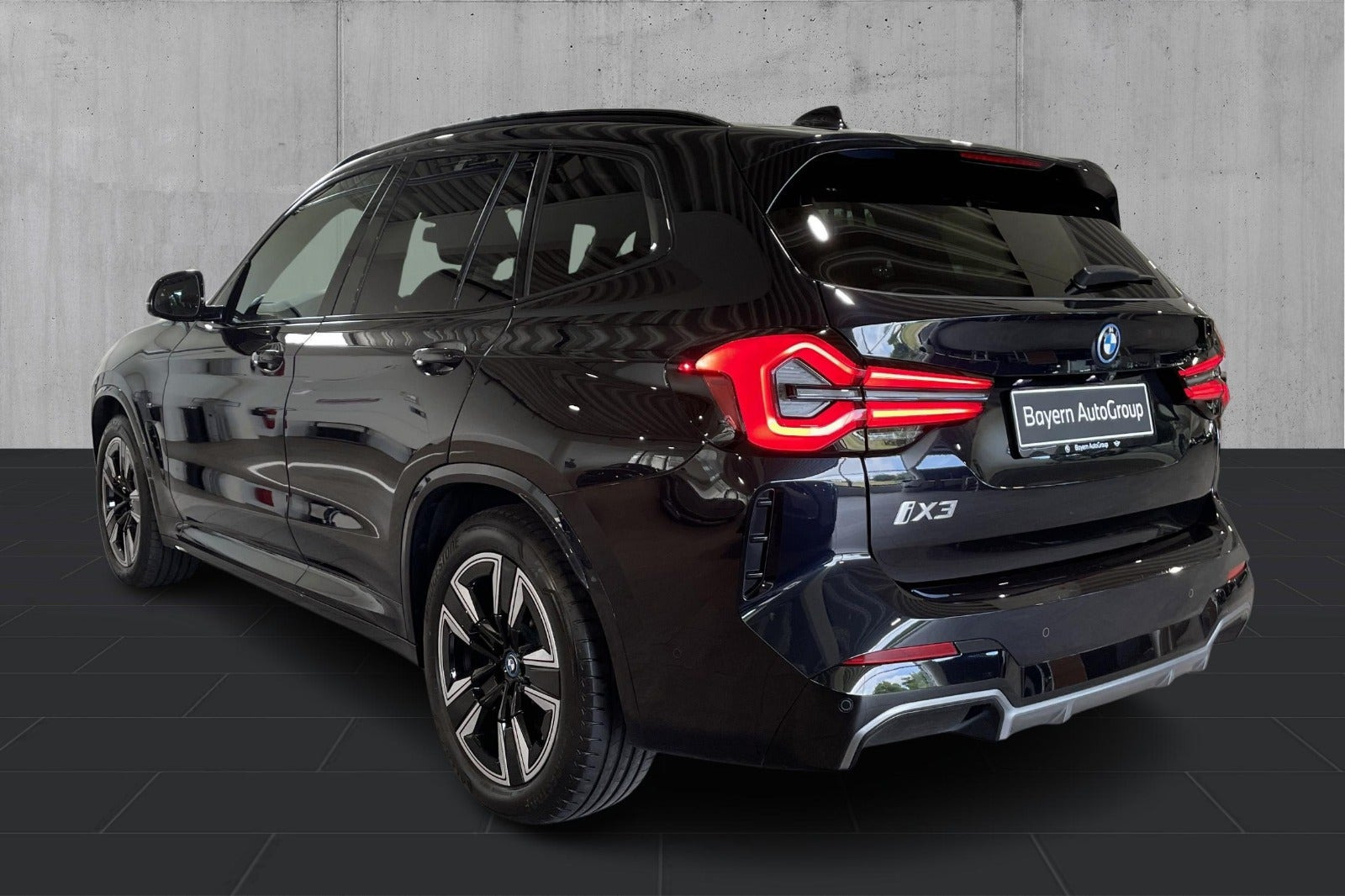 Sort BMW iX3 fra 2023